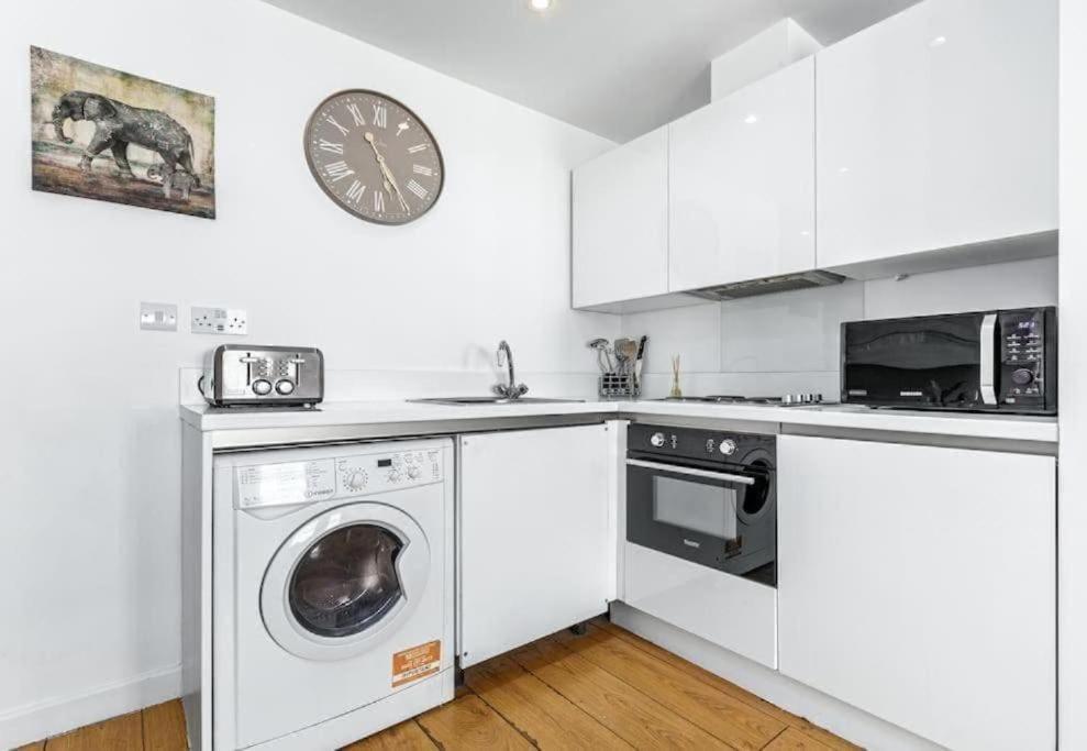 1 Bedroom Flat Piccadilly Sleep 7 In London Vr10 Экстерьер фото