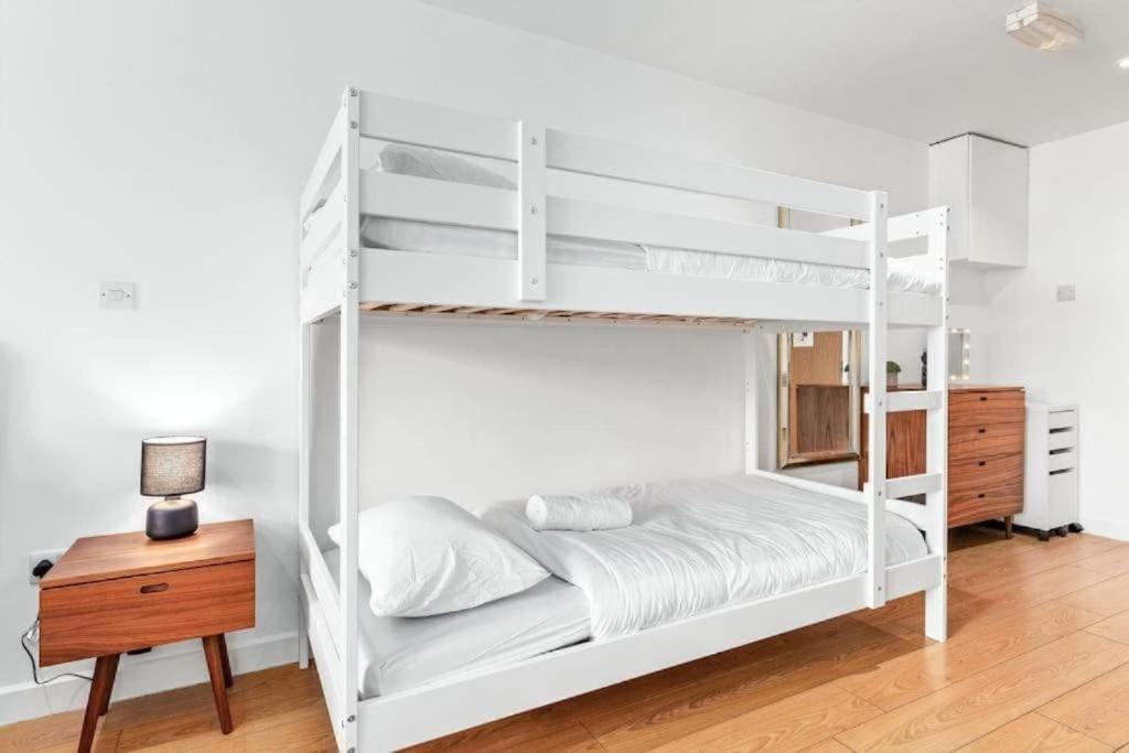 1 Bedroom Flat Piccadilly Sleep 7 In London Vr10 Экстерьер фото